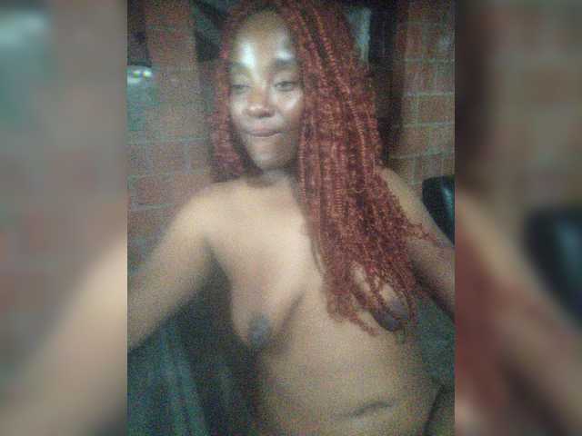 EmiliAddams live cam on BongaCams