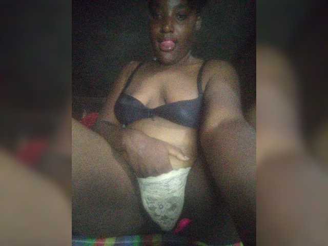 EmiliAddams live cam on BongaCams