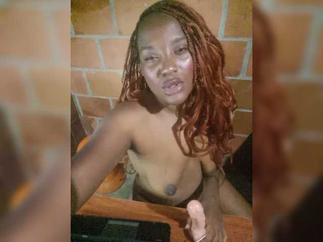 EmiliaBrava live cam preview