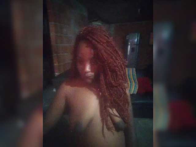 EmiliAddams live cam on BongaCams