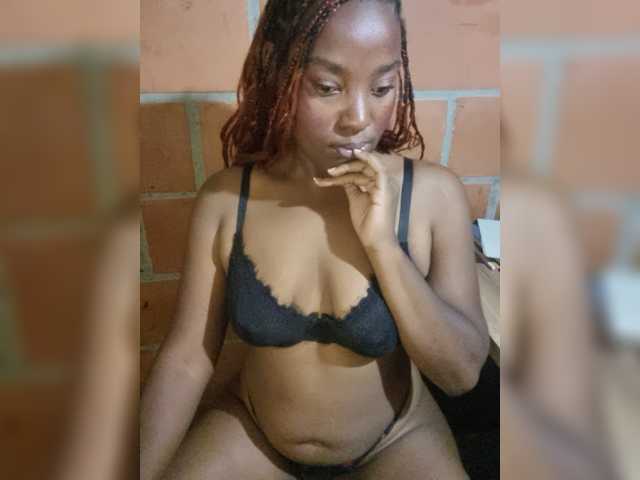 EmiliaBrava live cam on BongaCams