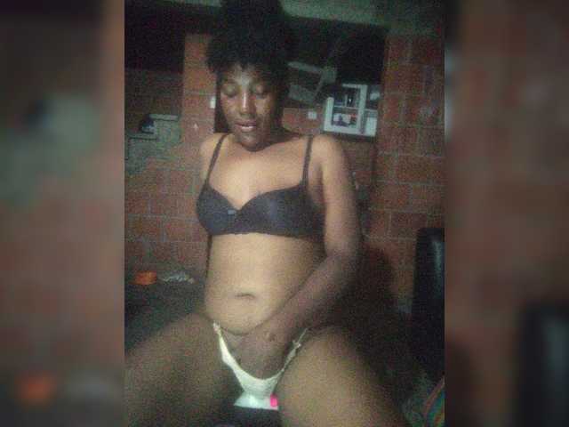 EmiliAddams live cam on BongaCams