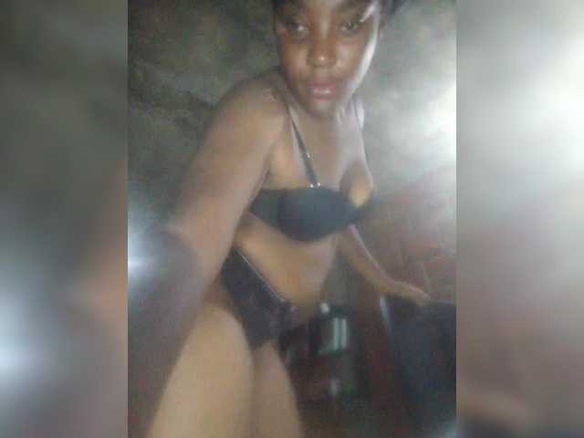 EmiliAddams live cam on BongaCams