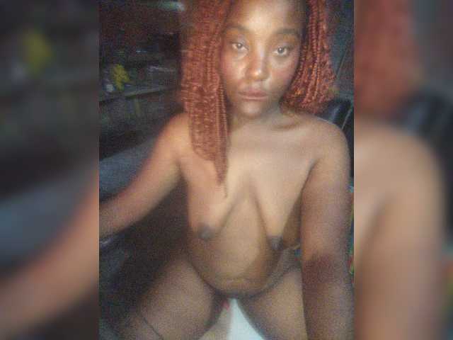 EmiliAddams live cam on BongaCams