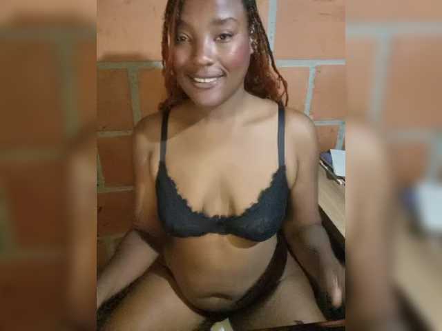 EmiliaBrava live cam on BongaCams