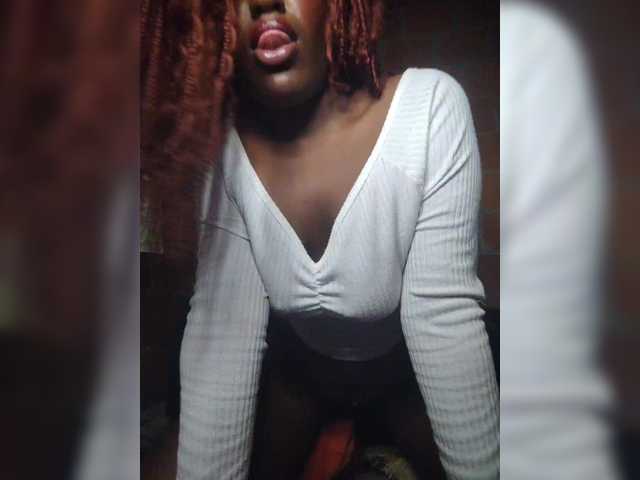 EmiliAddams live cam on BongaCams