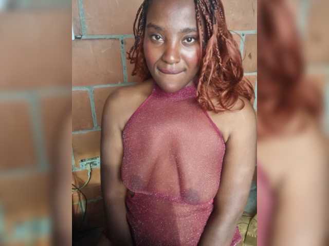 EmiliaBrava live cam preview