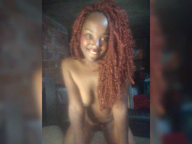 EmiliAddams live cam on BongaCams