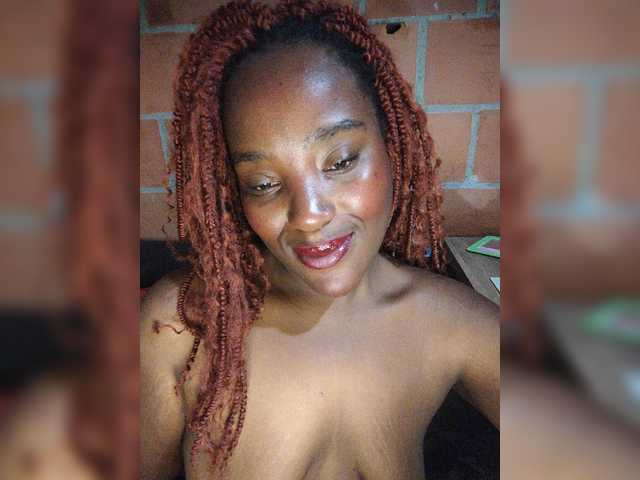 EmiliAddams live cam on BongaCams