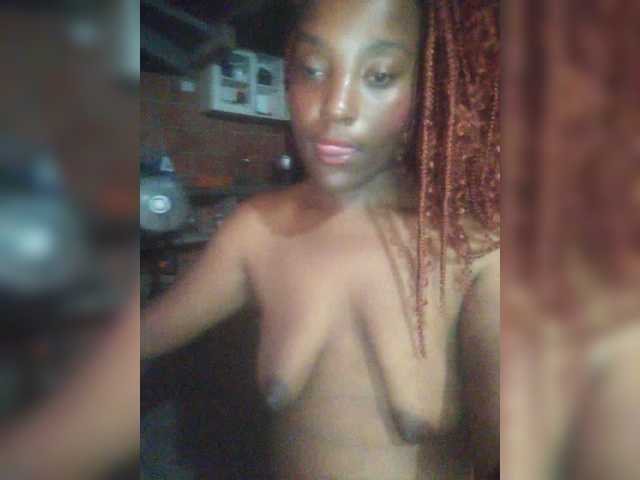 EmiliAddams live cam on BongaCams