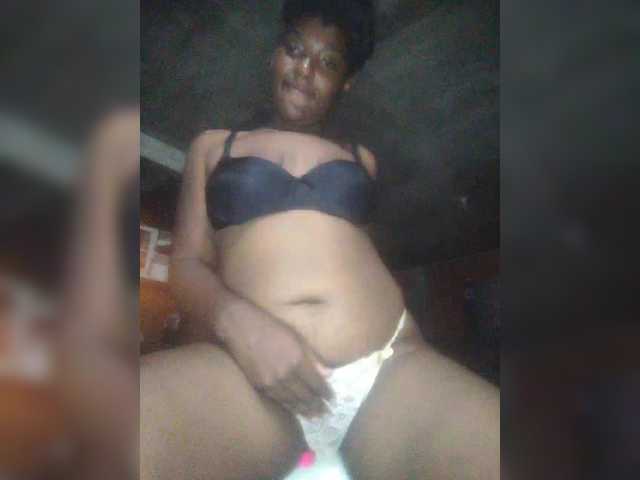 EmiliAddams live cam on BongaCams