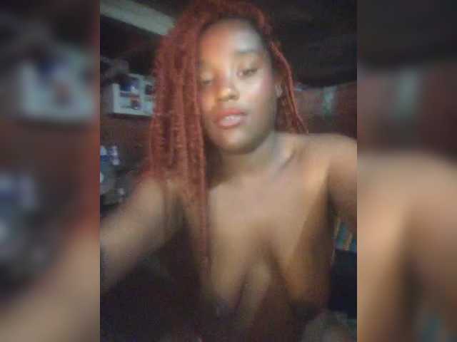 EmiliAddams live cam on BongaCams