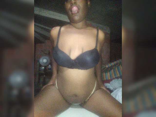 EmiliAddams live cam on BongaCams
