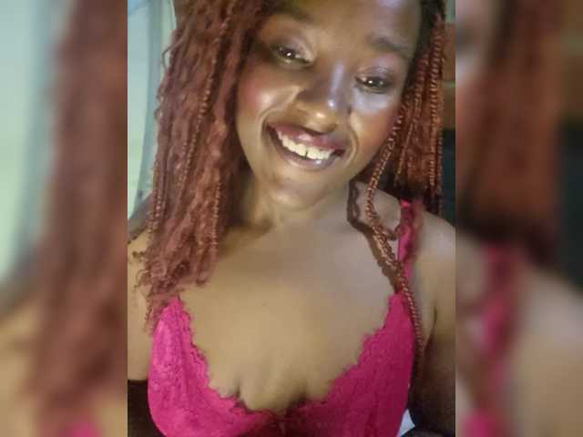 EmiliAddams live cam on BongaCams