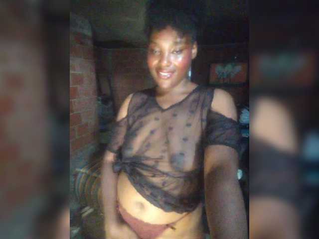 EmiliAddams live cam on BongaCams