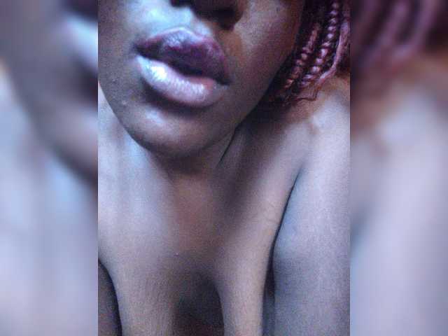 EmiliAddams live cam on BongaCams