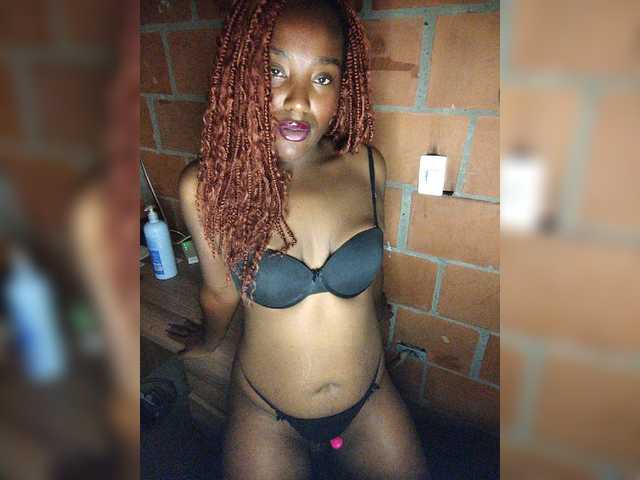 EmiliAddams live cam on BongaCams