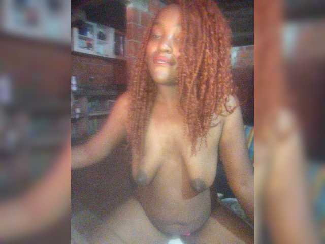 EmiliAddams live cam on BongaCams