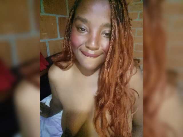 EmiliAddams live cam on BongaCams