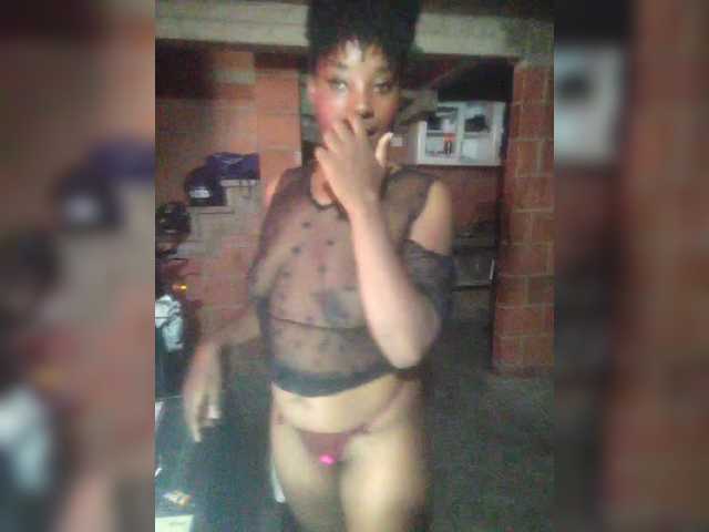 EmiliAddams live cam on BongaCams