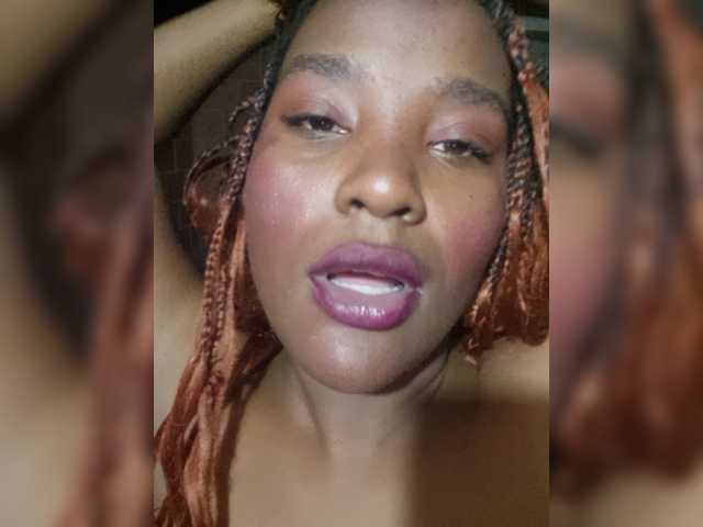 EmiliAddams live cam on BongaCams