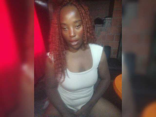 EmiliAddams live cam on BongaCams