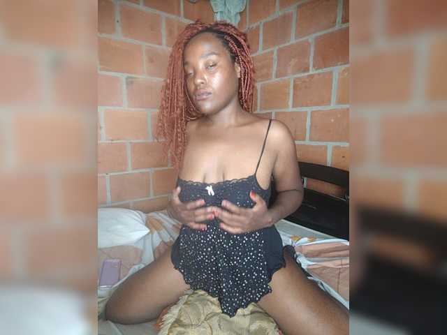 EmiliAddams live cam on BongaCams