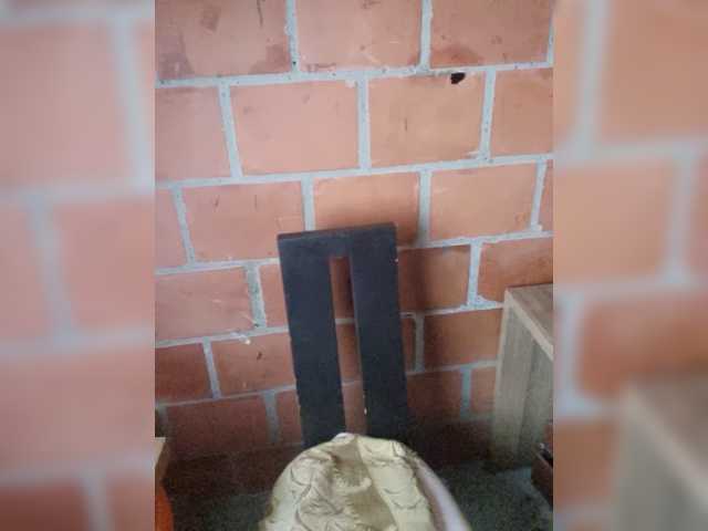 EmiliaBrava live cam preview
