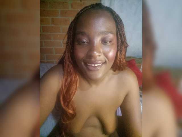 EmiliAddams live cam on BongaCams