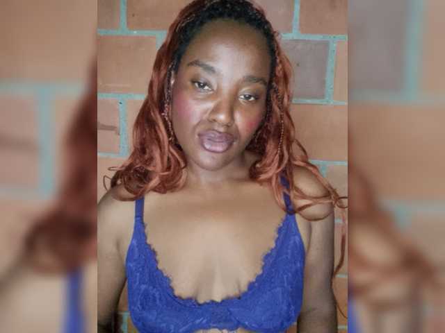 EmiliAddams live cam on BongaCams