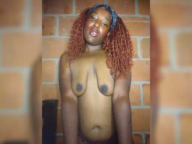 EmiliAddams live cam on BongaCams