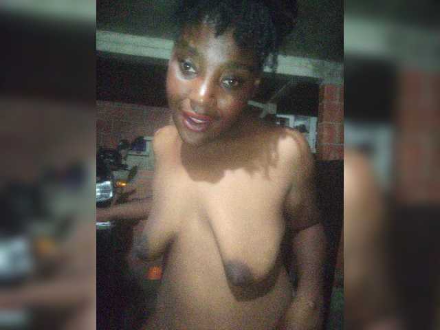 EmiliAddams live cam on BongaCams