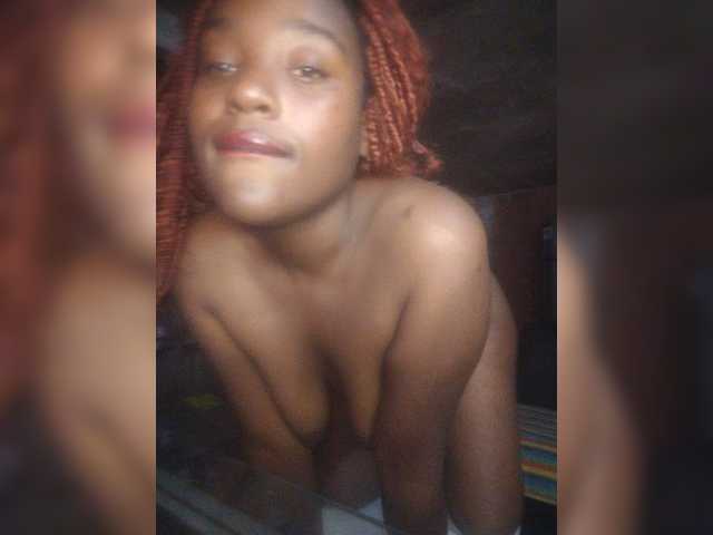 EmiliAddams live cam on BongaCams