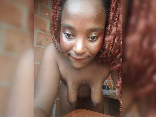 EmiliAddams live cam on BongaCams