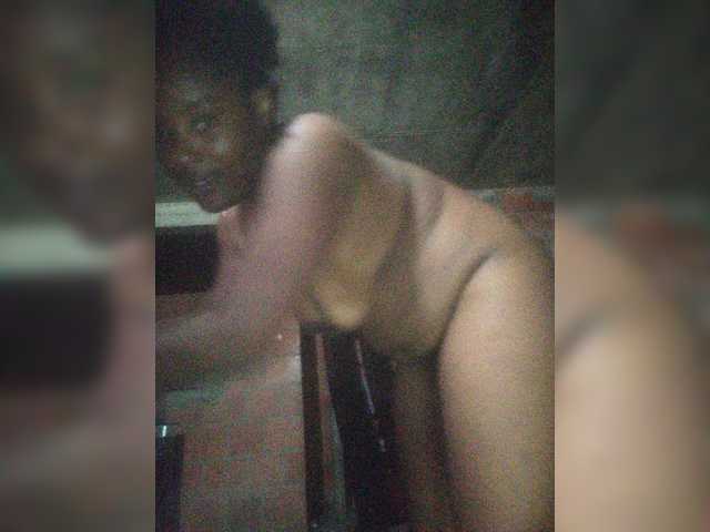 EmiliAddams live cam on BongaCams
