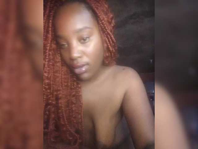 EmiliAddams live cam on BongaCams