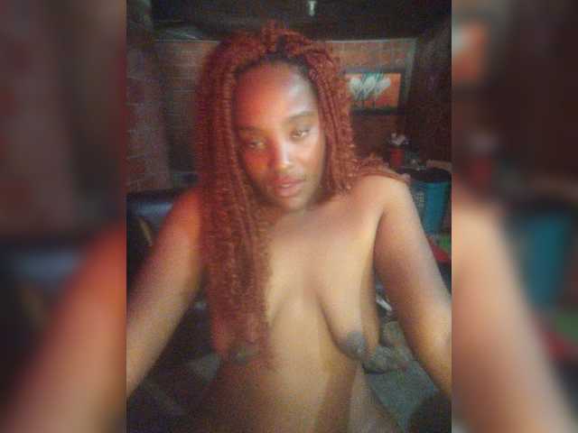 EmiliAddams live cam on BongaCams