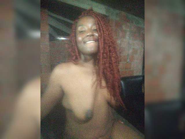 EmiliAddams live cam on BongaCams