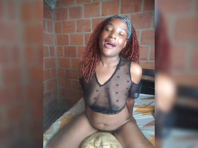 EmiliAddams live cam on BongaCams