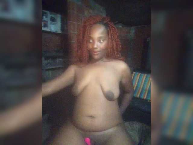 EmiliAddams live cam on BongaCams