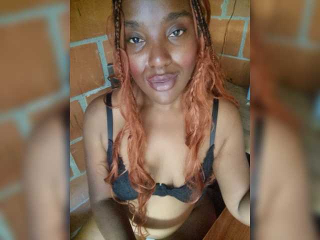 EmiliAddams live cam on BongaCams