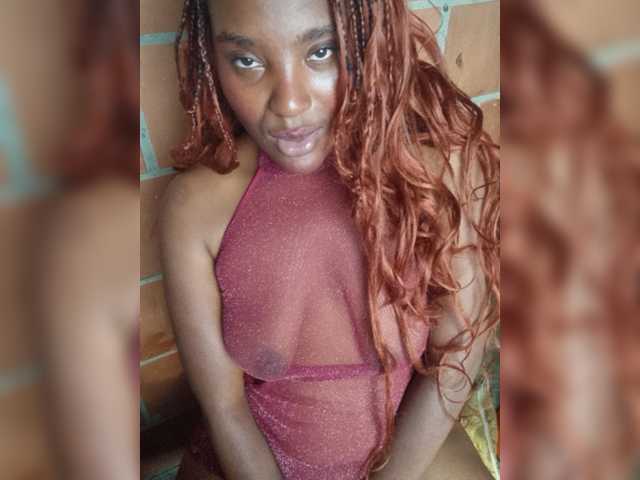 EmiliAddams live cam on BongaCams