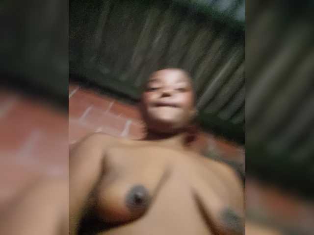 EmiliAddams live cam on BongaCams