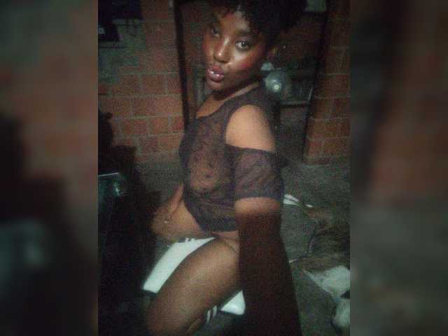 EmiliAddams live cam on BongaCams