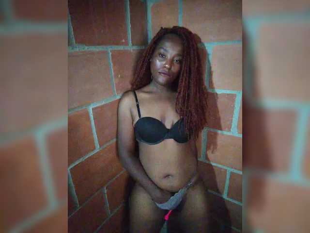 EmiliAddams live cam on BongaCams