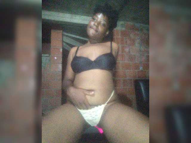 EmiliAddams live cam on BongaCams