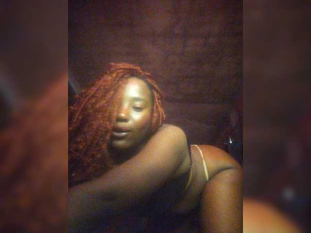EmiliAddams live cam on BongaCams