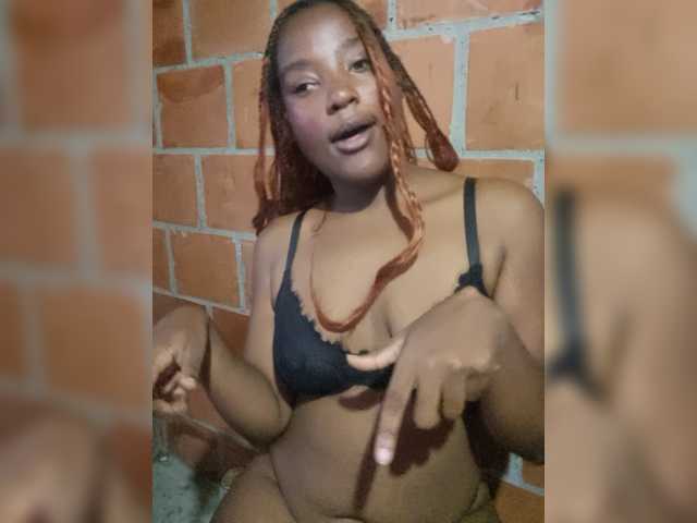 EmiliaBrava live cam on BongaCams