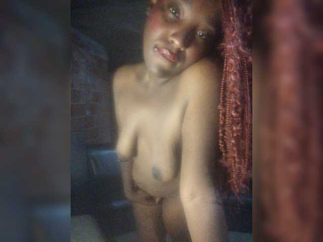EmiliAddams live cam on BongaCams