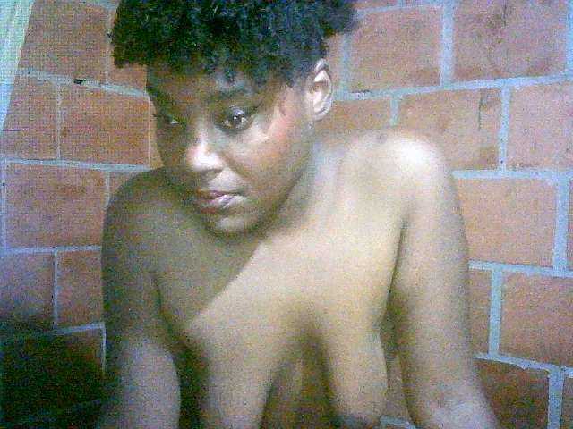 EmiliAddams live cam on BongaCams